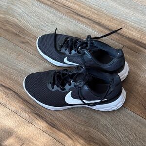 Nike Women's Black and White Sneakers